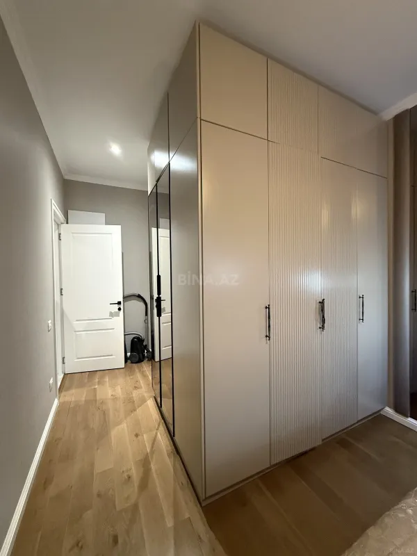 Satılır 4 otaqlı mənzil 120 m²
