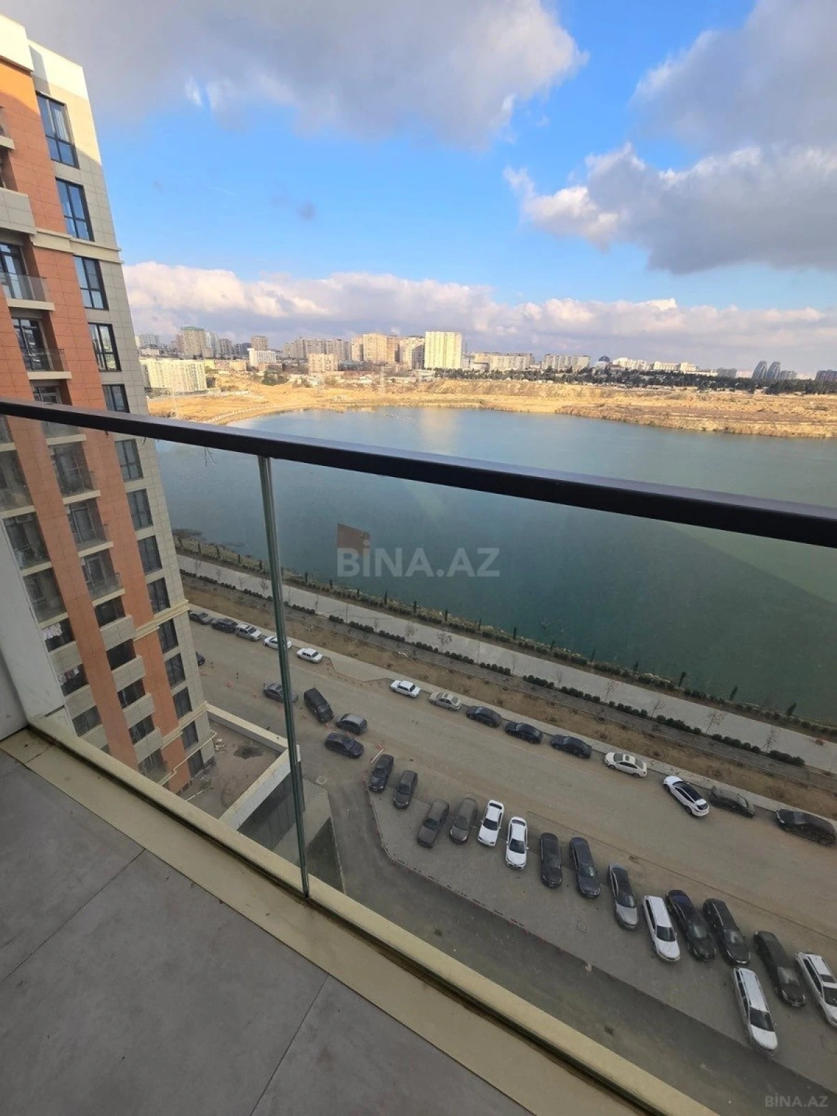 Satılır 4 otaqlı mənzil 120 m²