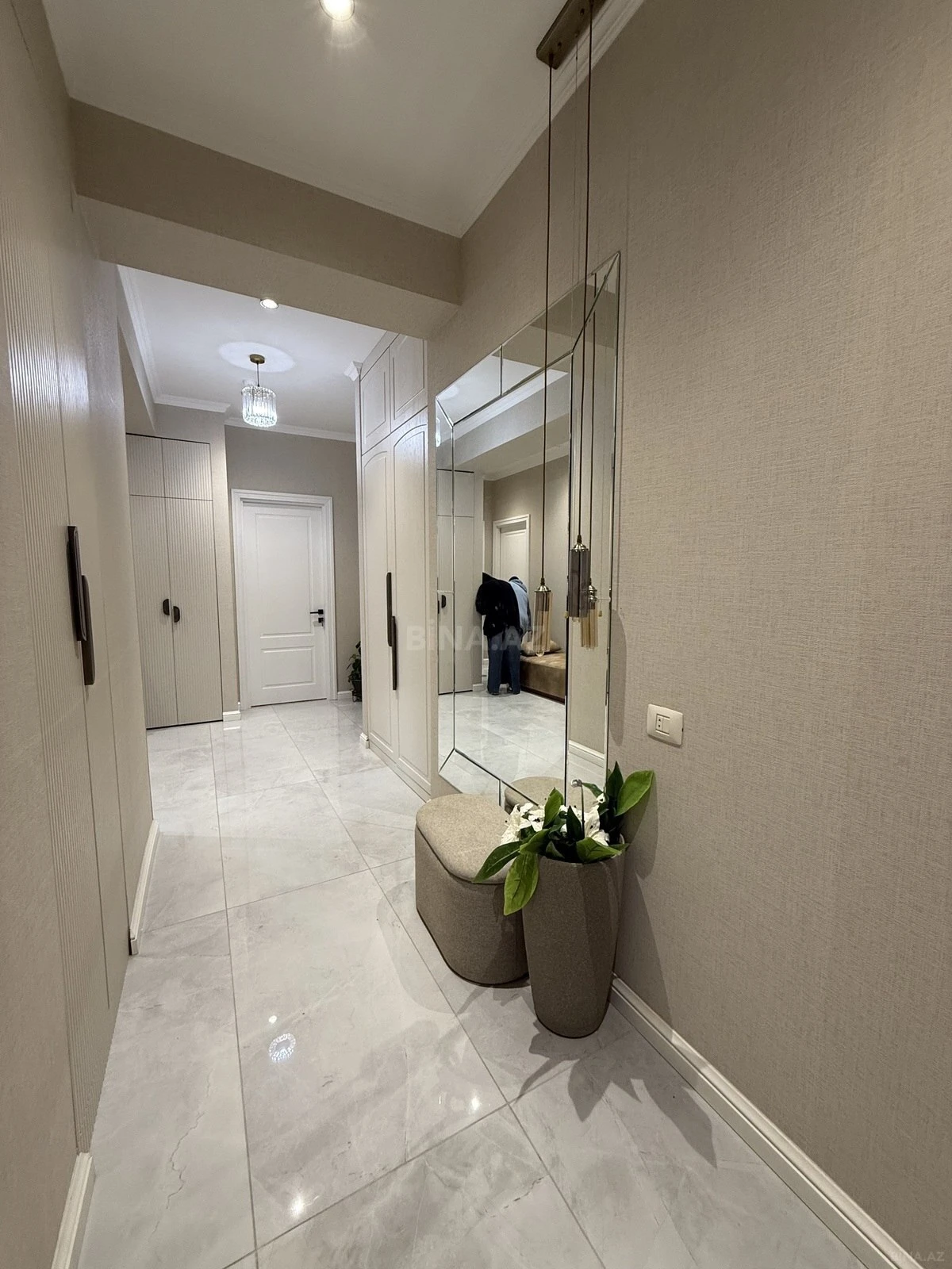 Satılır 4 otaqlı mənzil 120 m²