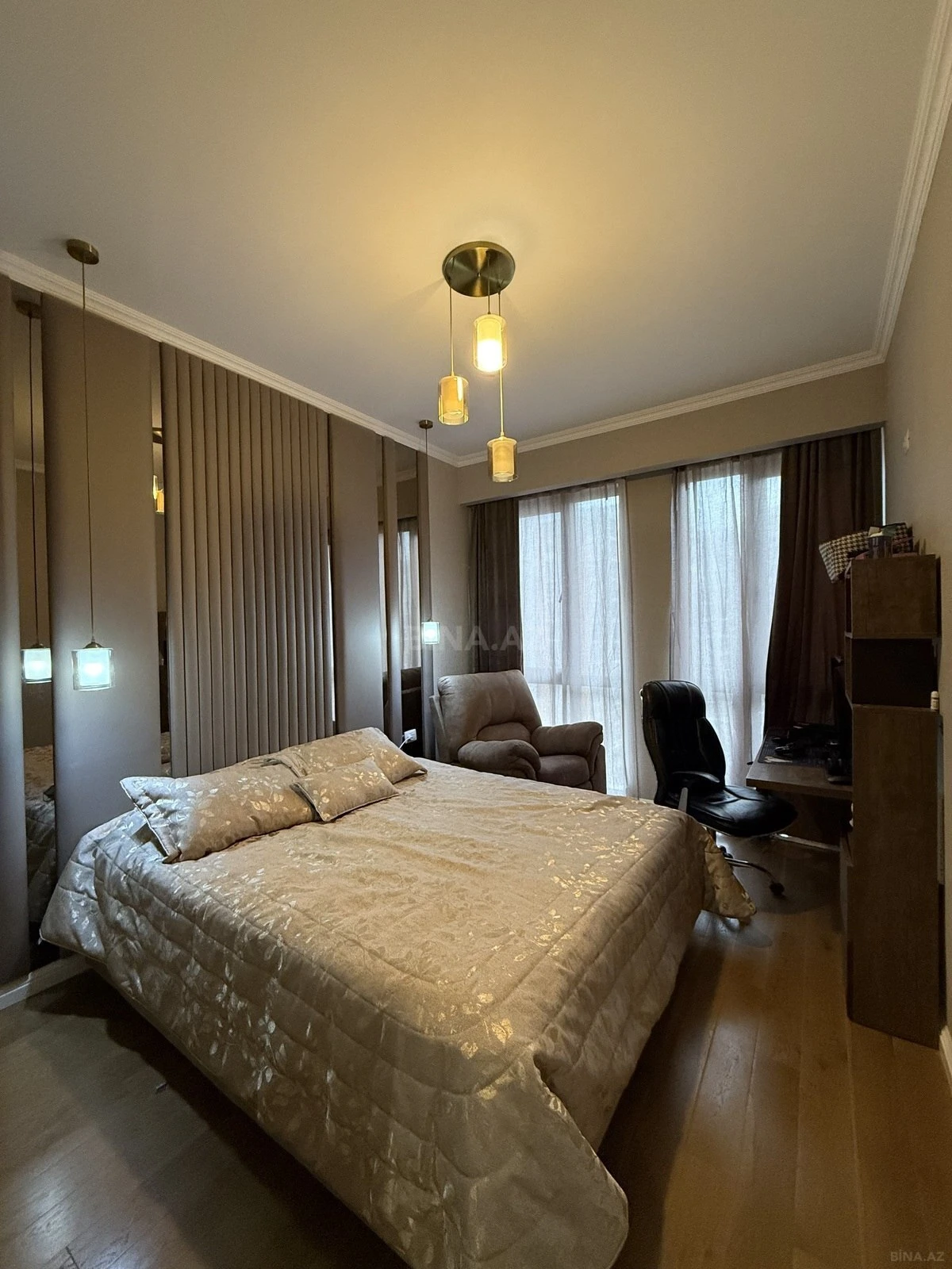 Satılır 4 otaqlı mənzil 120 m²