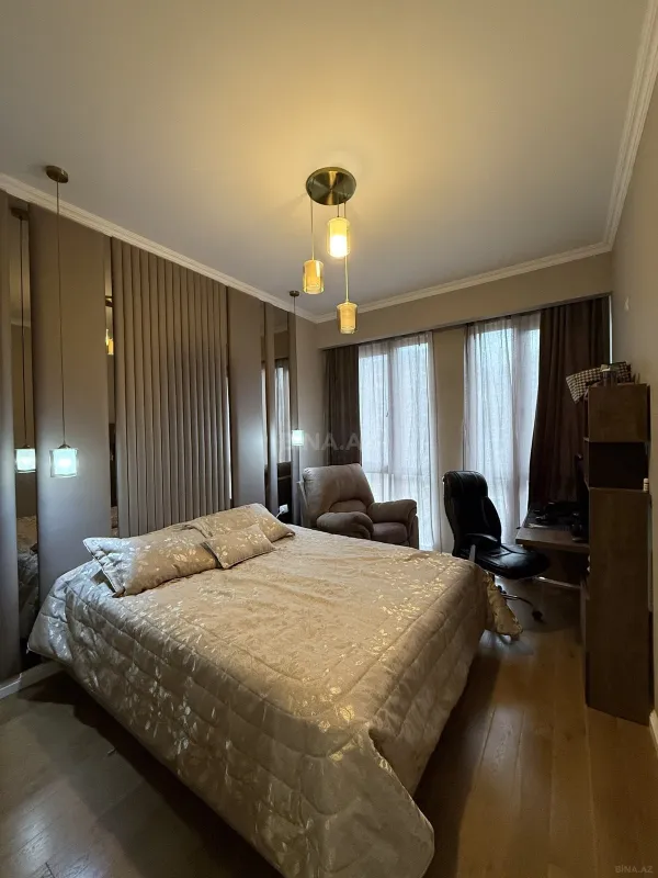 Satılır 4 otaqlı mənzil 120 m²
