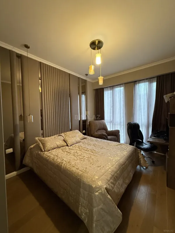 Satılır 4 otaqlı mənzil 120 m²