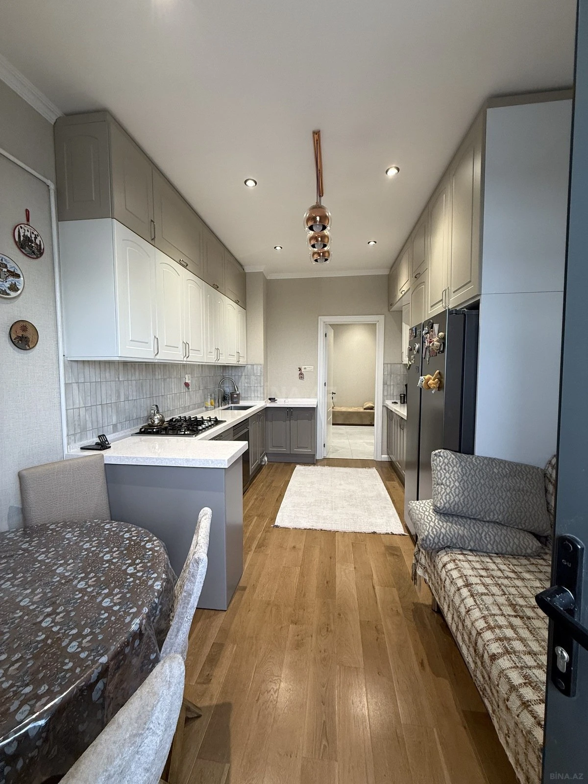 Satılır 4 otaqlı mənzil 120 m²