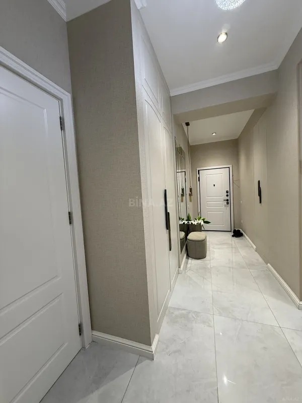 Satılır 4 otaqlı mənzil 120 m²