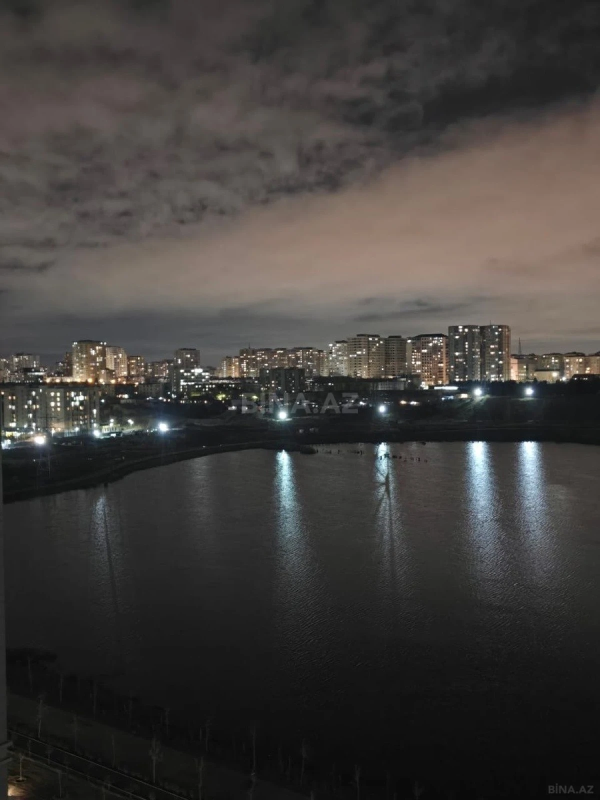 Satılır 4 otaqlı mənzil 120 m²