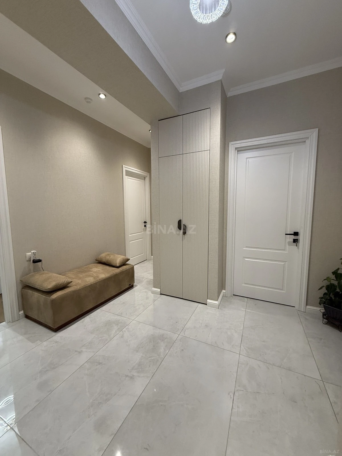 Satılır 4 otaqlı mənzil 120 m²