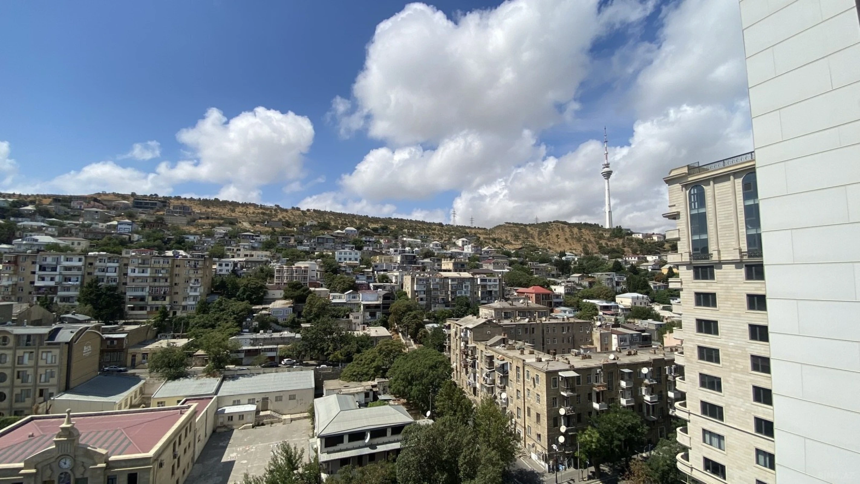 Satılır 4 otaqlı mənzil 212 m²