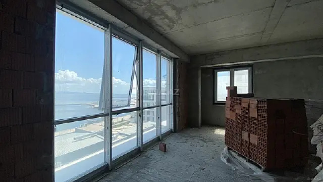 Satılır 4 otaqlı mənzil 212 m²