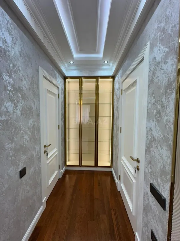 Satılır 4 otaqlı mənzil 174 m²