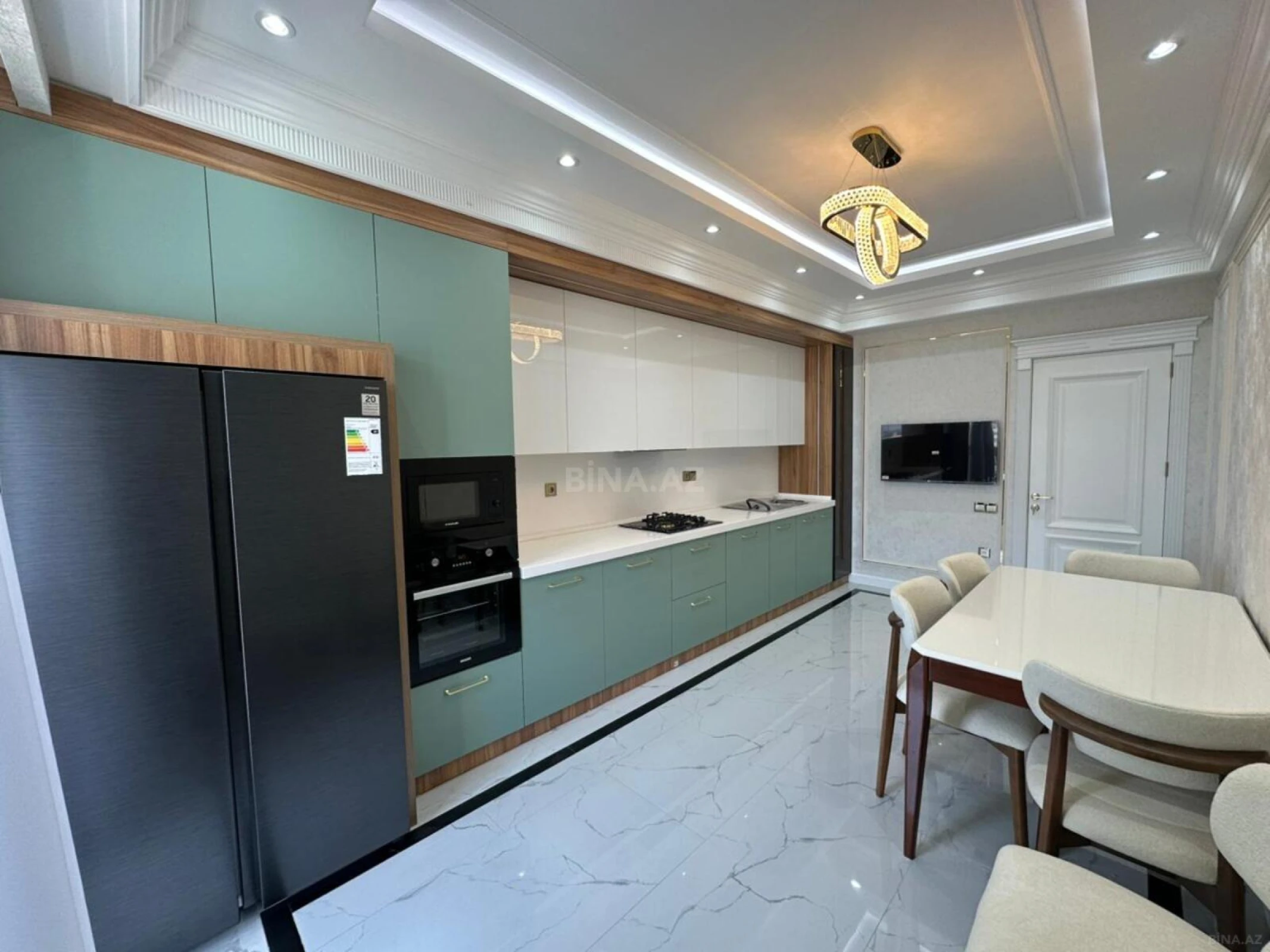 Satılır 4 otaqlı mənzil 174 m²