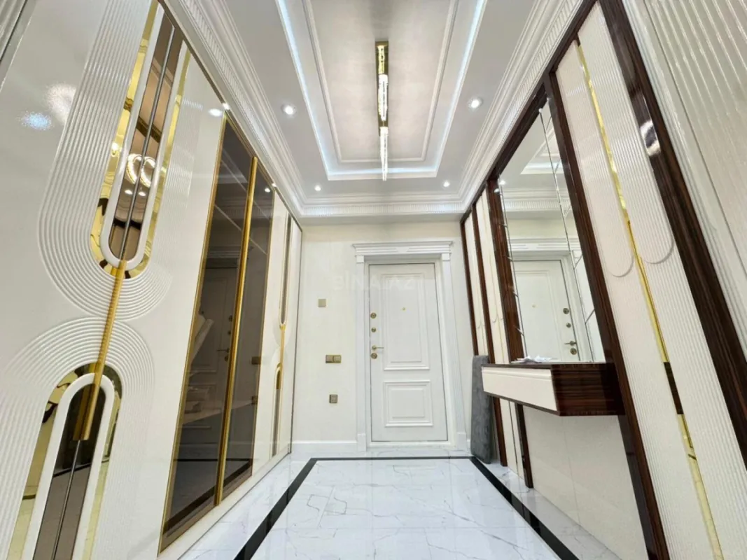 Satılır 4 otaqlı mənzil 174 m²