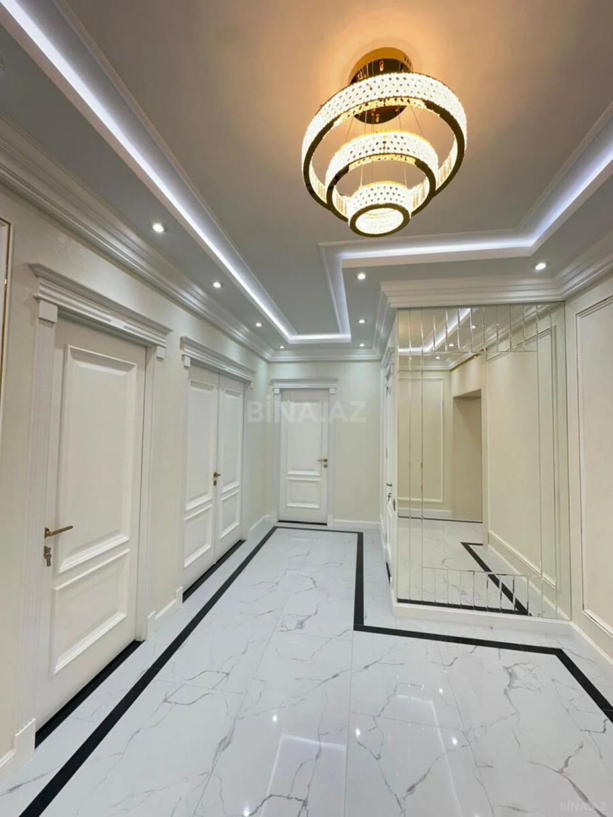 Satılır 4 otaqlı mənzil 174 m²