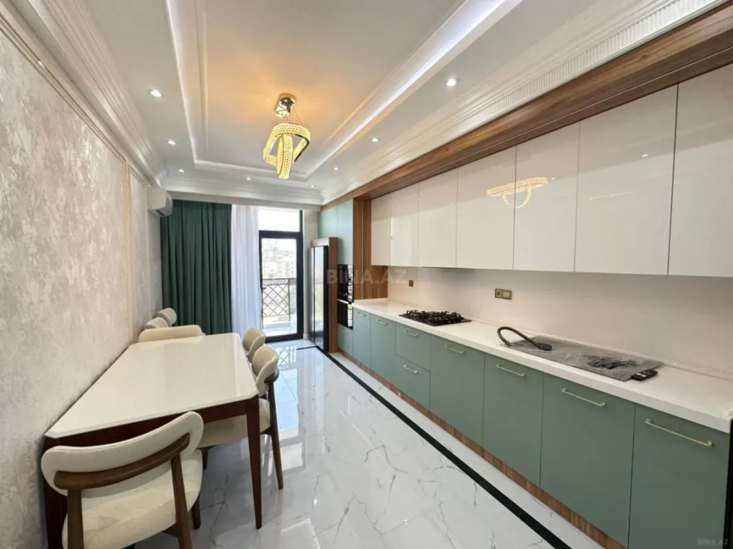 Satılır 4 otaqlı mənzil 174 m²