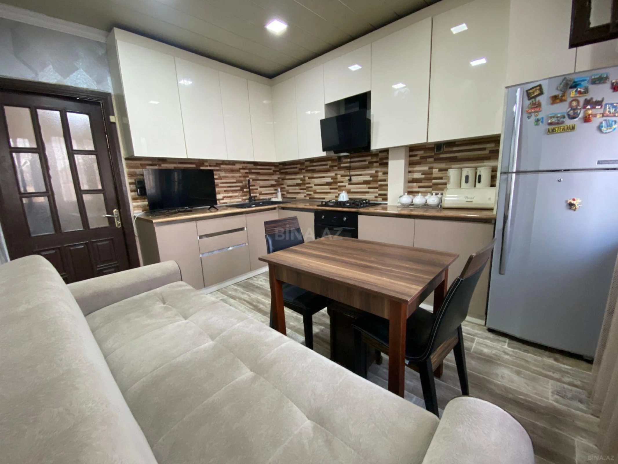 Kirayə verilir 2 otaqlı mənzil 65 m²