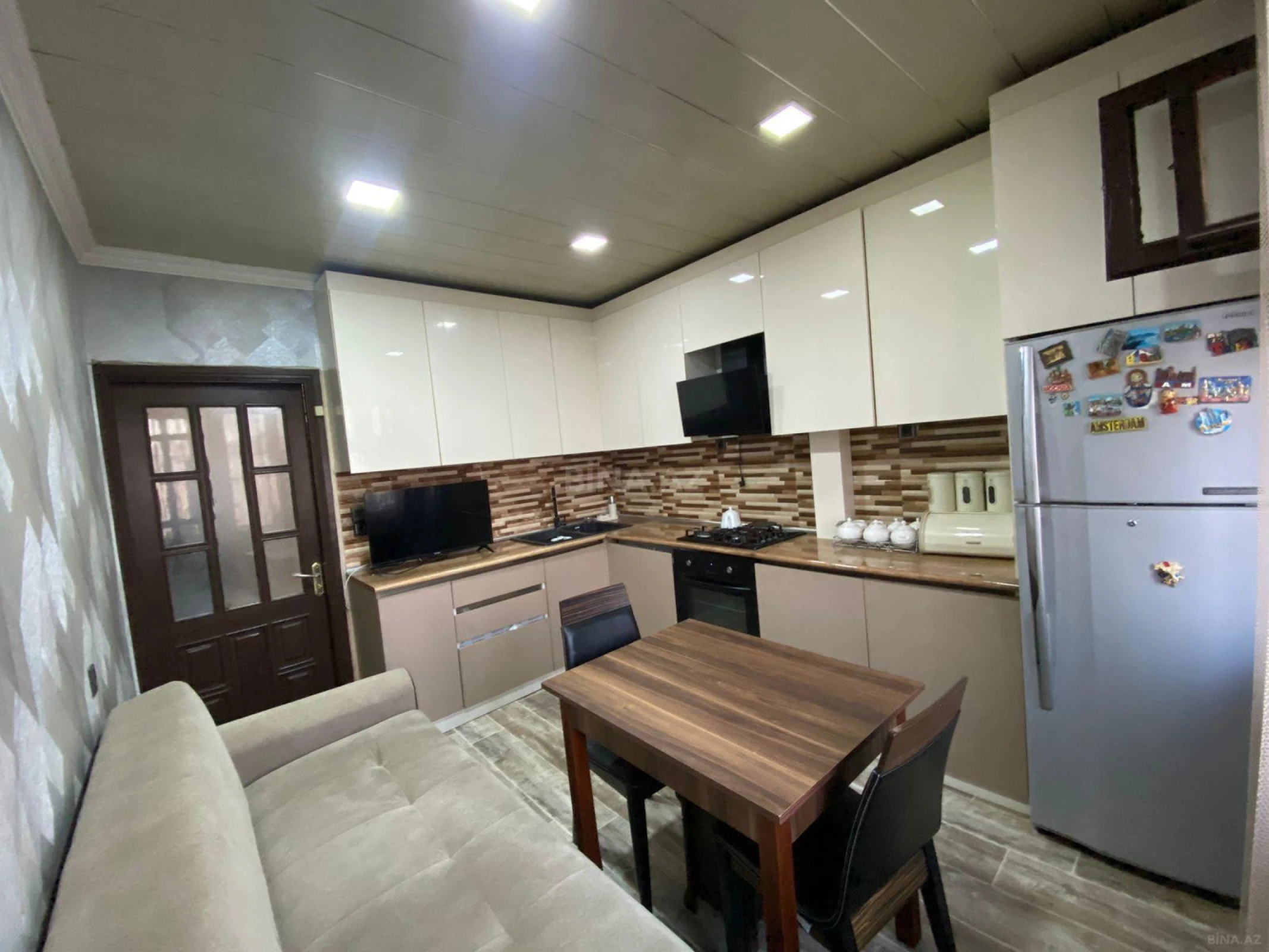 Kirayə verilir 2 otaqlı mənzil 65 m²