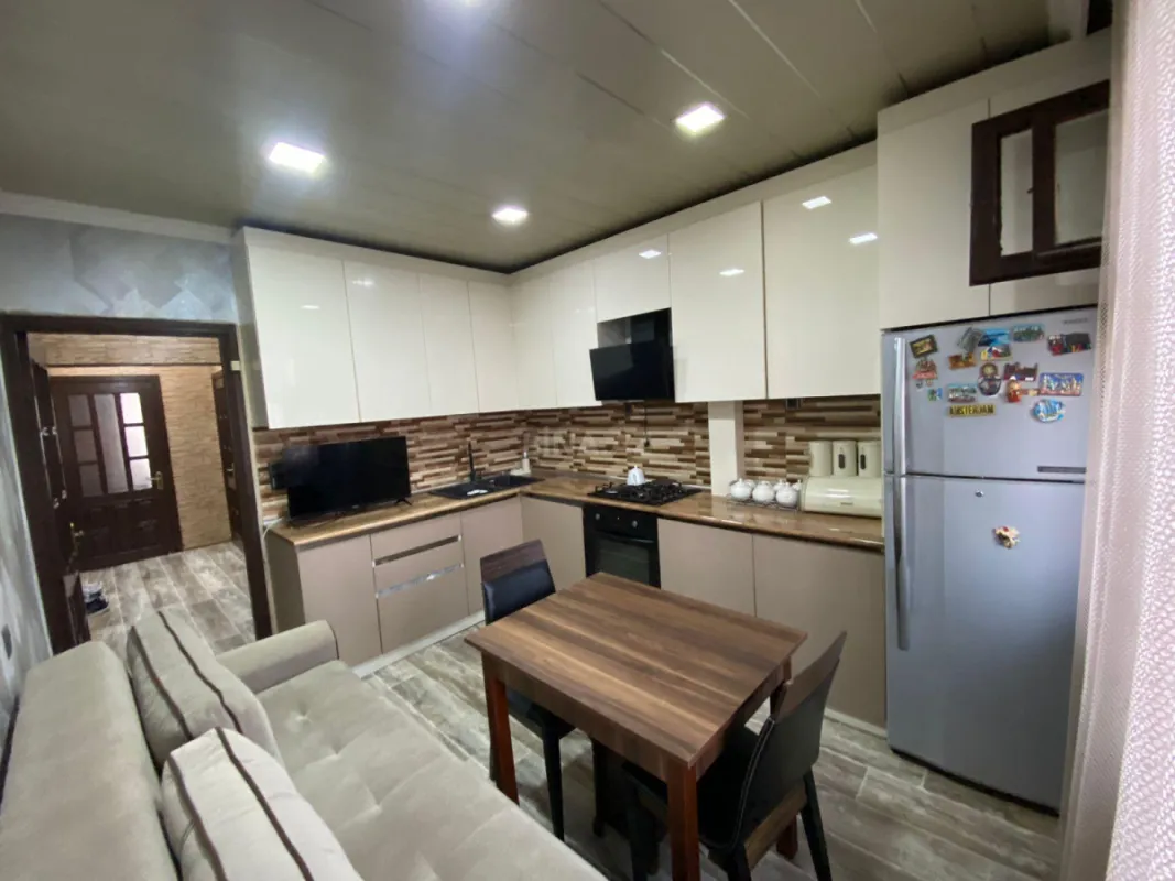 Kirayə verilir 2 otaqlı mənzil 65 m²