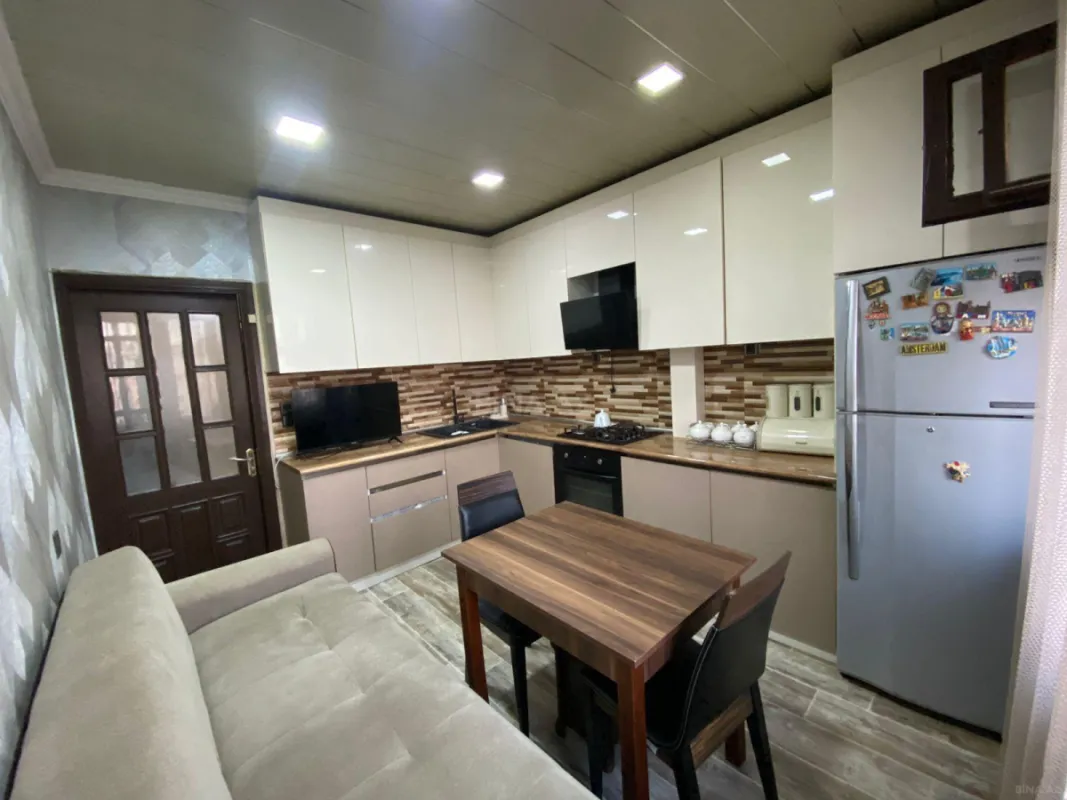 Kirayə verilir 2 otaqlı mənzil 65 m²