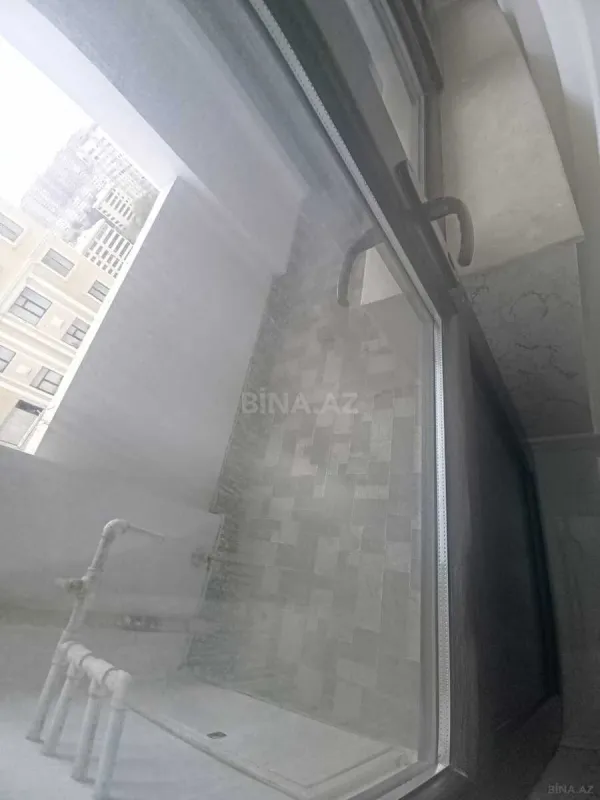 Satılır 4 otaqlı mənzil 215 m²