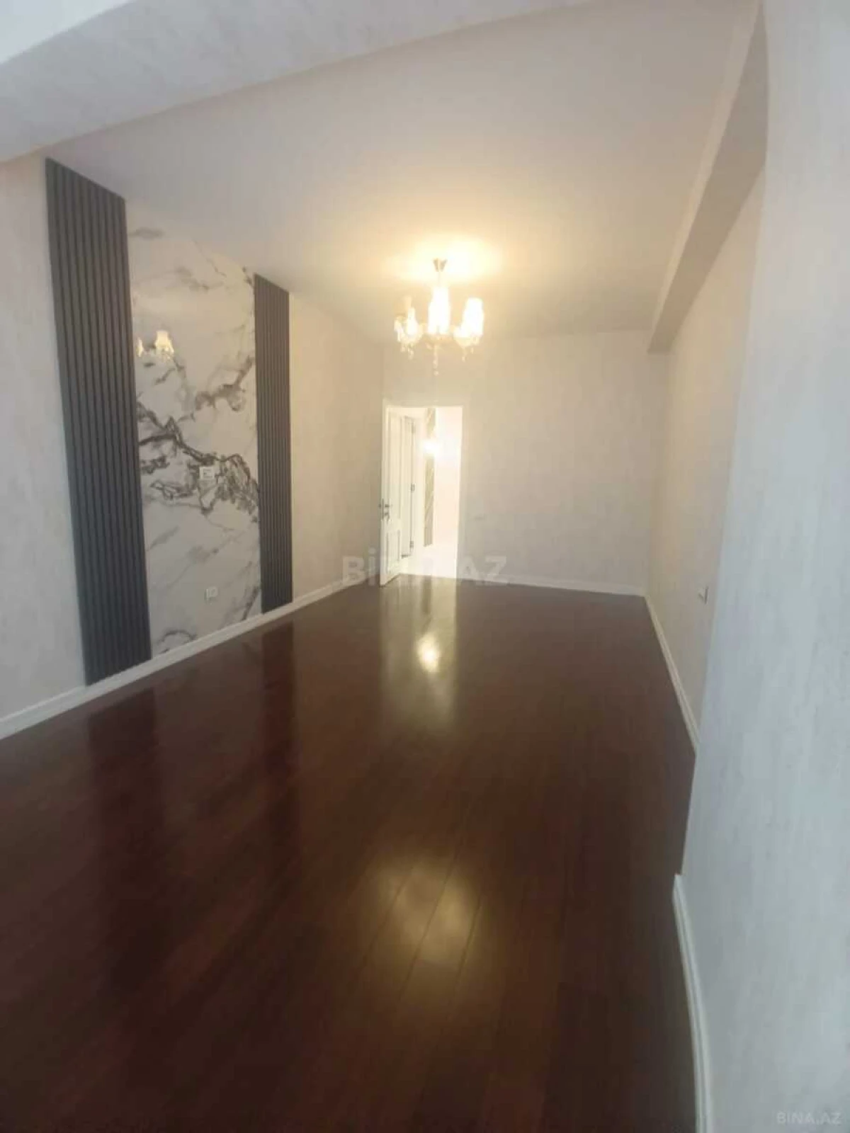 Satılır 4 otaqlı mənzil 215 m²