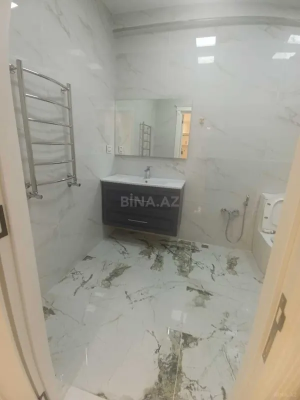 Satılır 4 otaqlı mənzil 215 m²