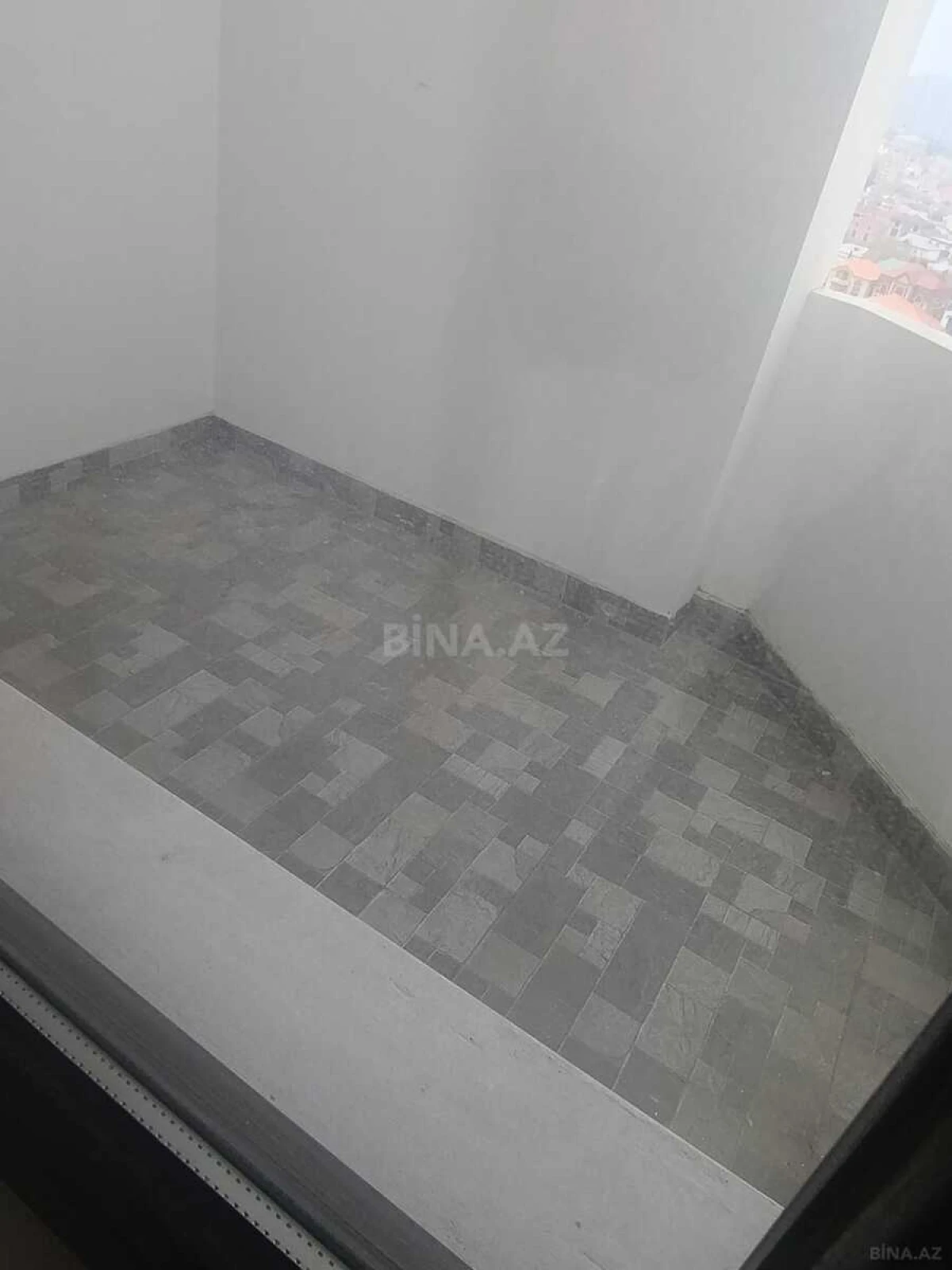 Satılır 4 otaqlı mənzil 215 m²