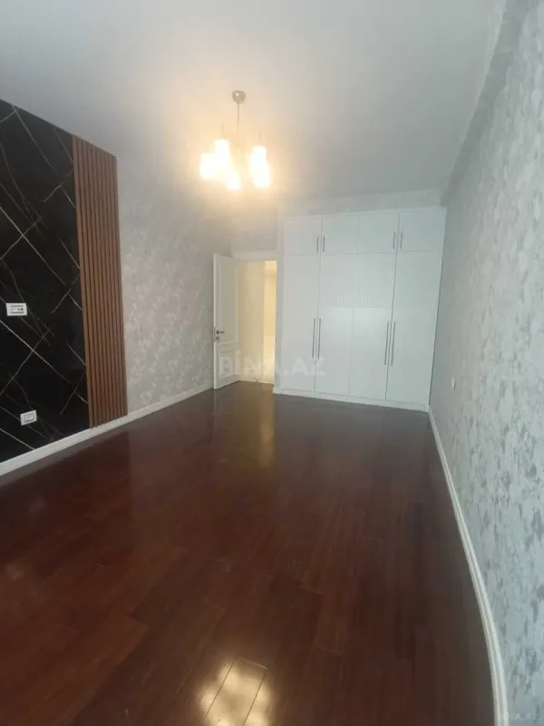 Satılır 4 otaqlı mənzil 215 m²