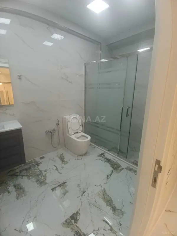 Satılır 4 otaqlı mənzil 215 m²