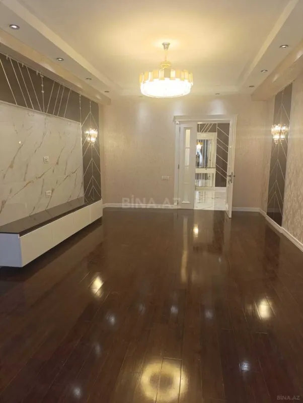 Satılır 4 otaqlı mənzil 215 m²