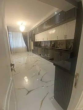 Satılır 4 otaqlı mənzil 215 m²