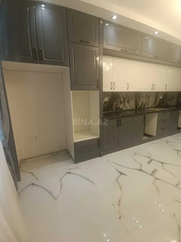 Satılır 4 otaqlı mənzil 215 m²