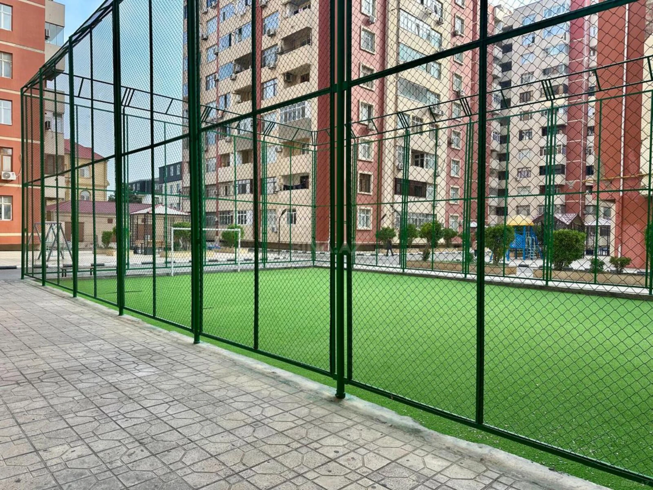 Satılır 3 otaqlı mənzil 145 m²