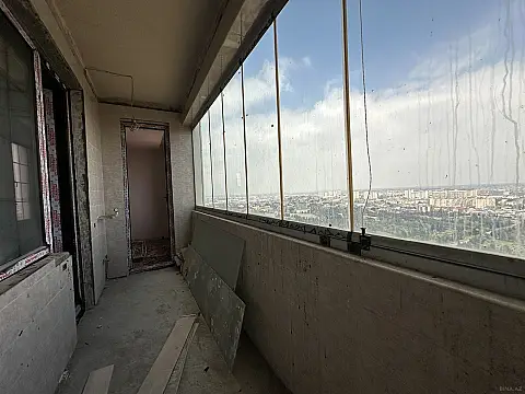 Satılır 3 otaqlı mənzil 145 m²