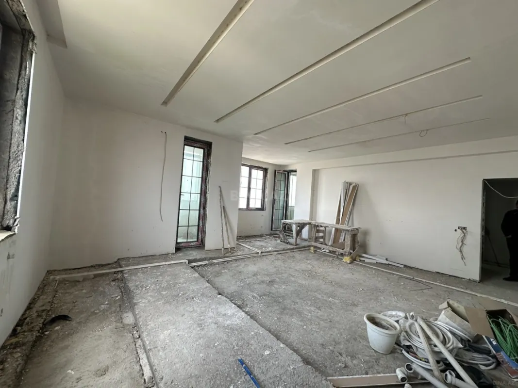 Satılır 3 otaqlı mənzil 145 m²