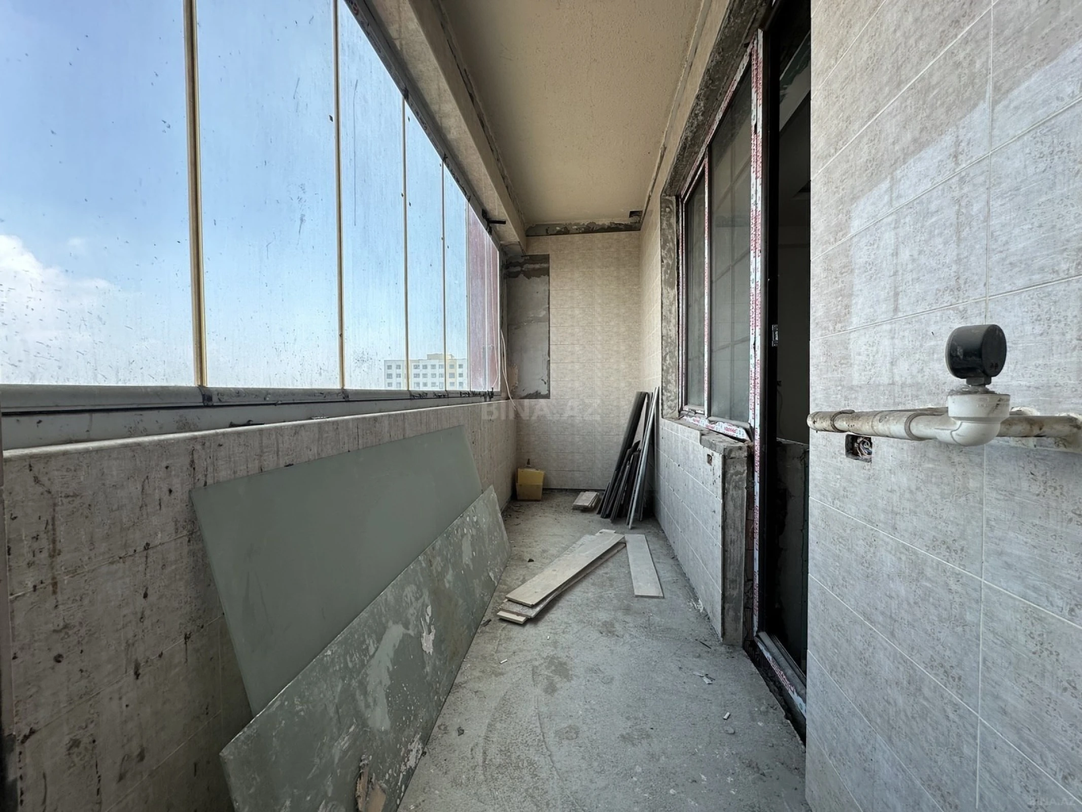 Satılır 3 otaqlı mənzil 145 m²