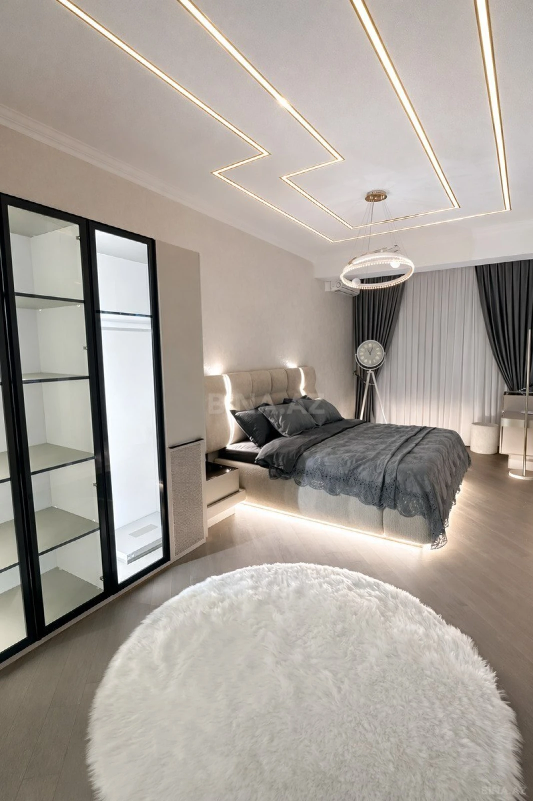 Satılır 3 otaqlı mənzil 104 m²