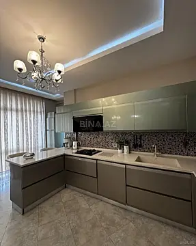 Kirayə verilir 4 otaqlı mənzil 150 m²