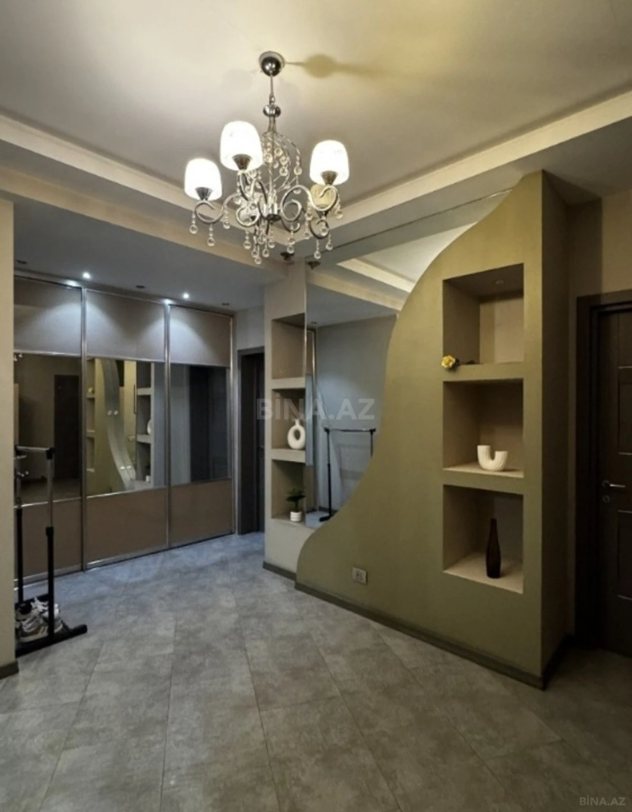 Kirayə verilir 4 otaqlı mənzil 150 m²