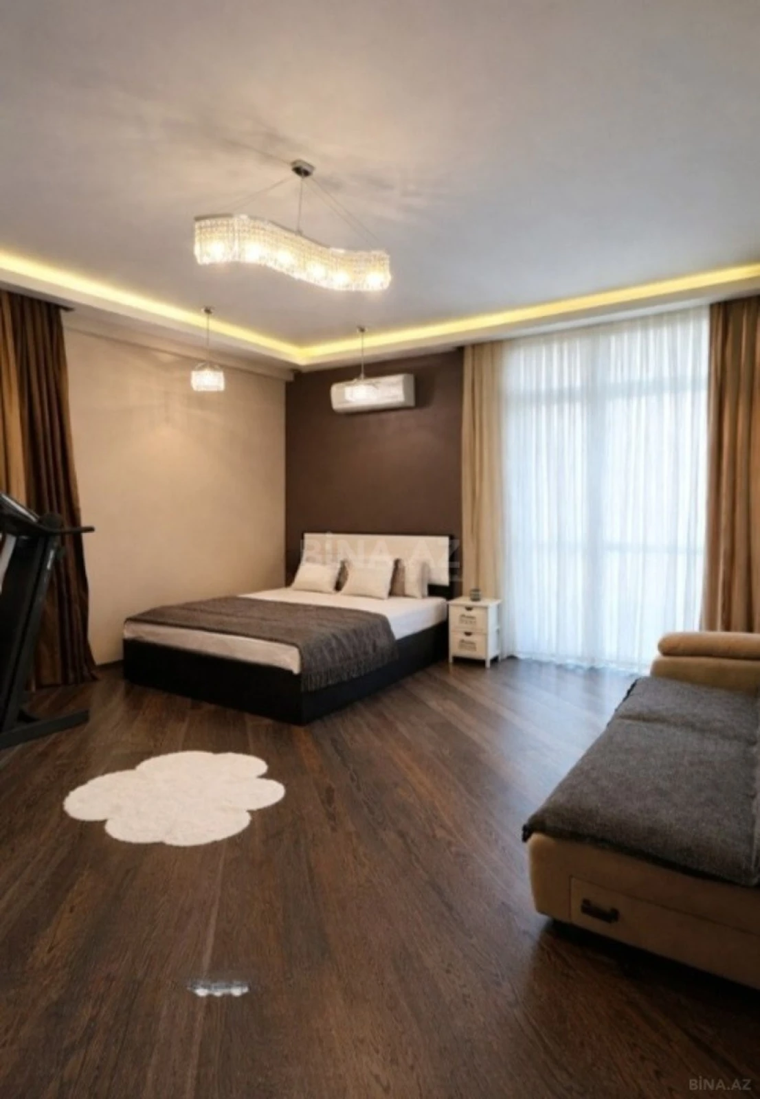 Kirayə verilir 4 otaqlı mənzil 150 m²