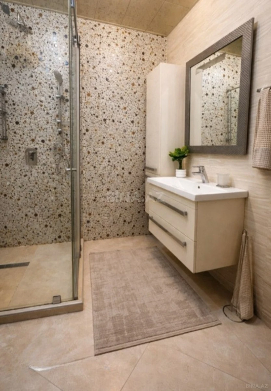 Kirayə verilir 4 otaqlı mənzil 150 m²