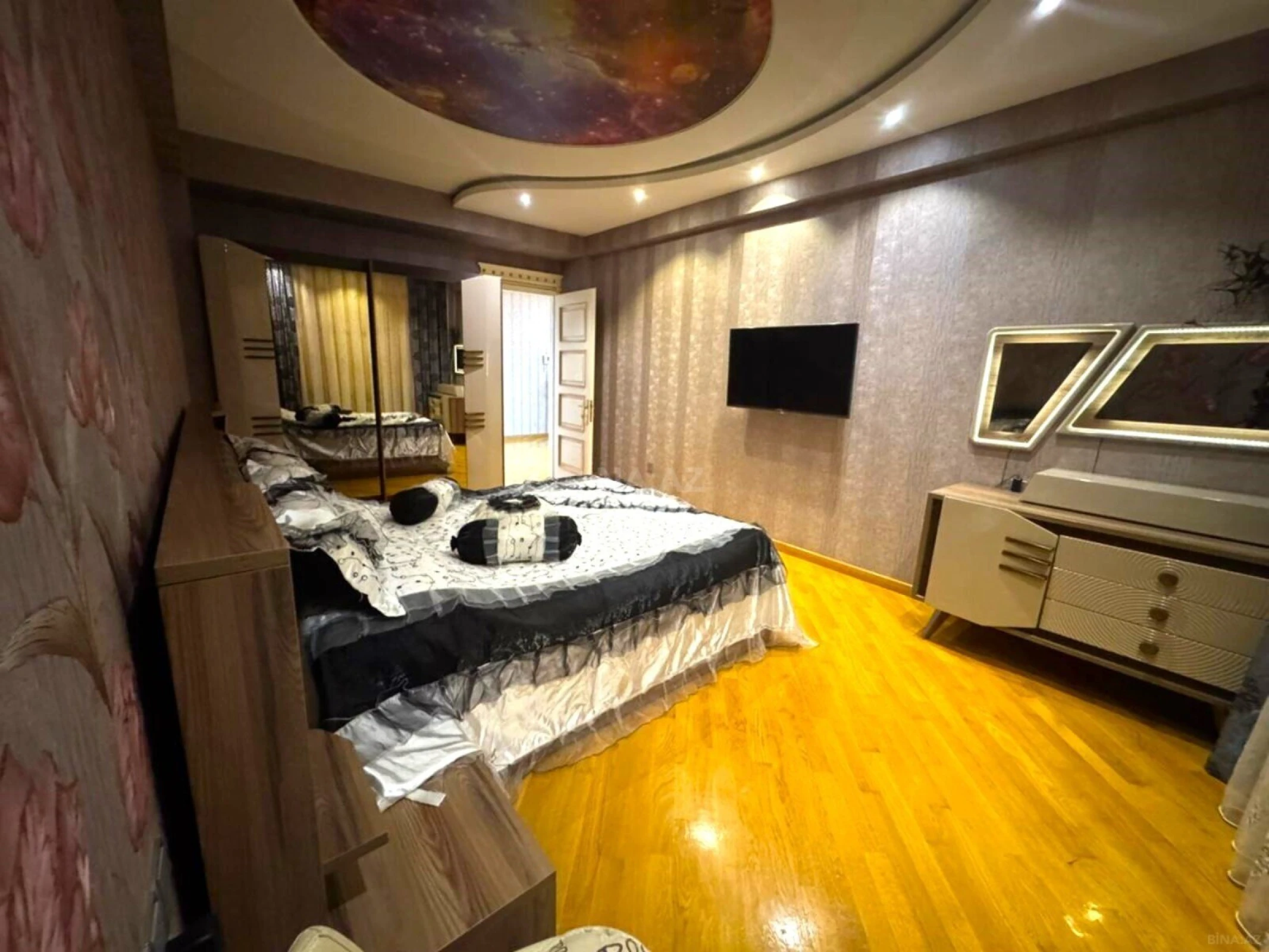 Satılır 3 otaqlı mənzil 140 m²