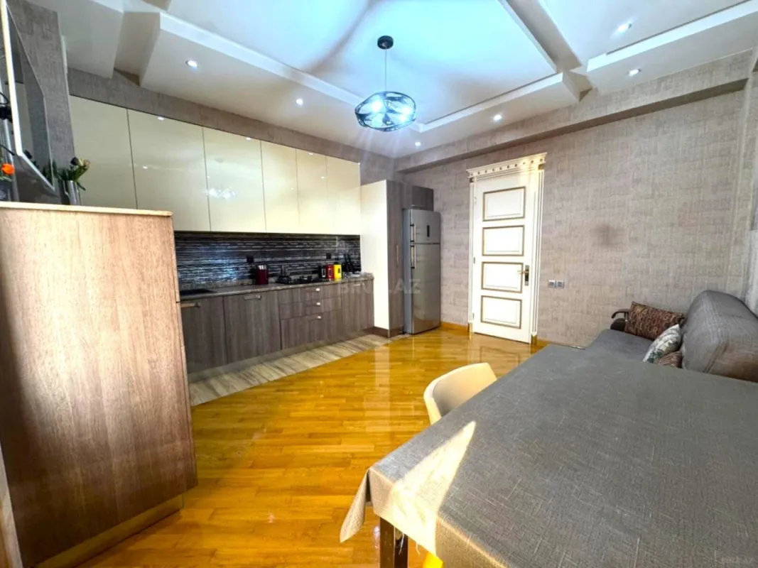 Satılır 3 otaqlı mənzil 140 m²