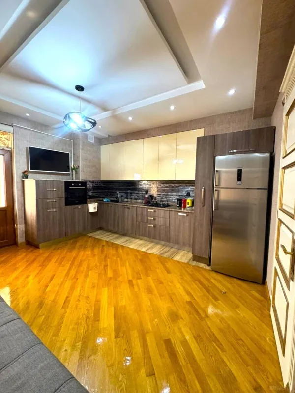 Satılır 3 otaqlı mənzil 140 m²