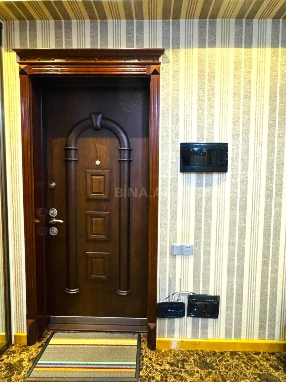 Satılır 3 otaqlı mənzil 140 m²