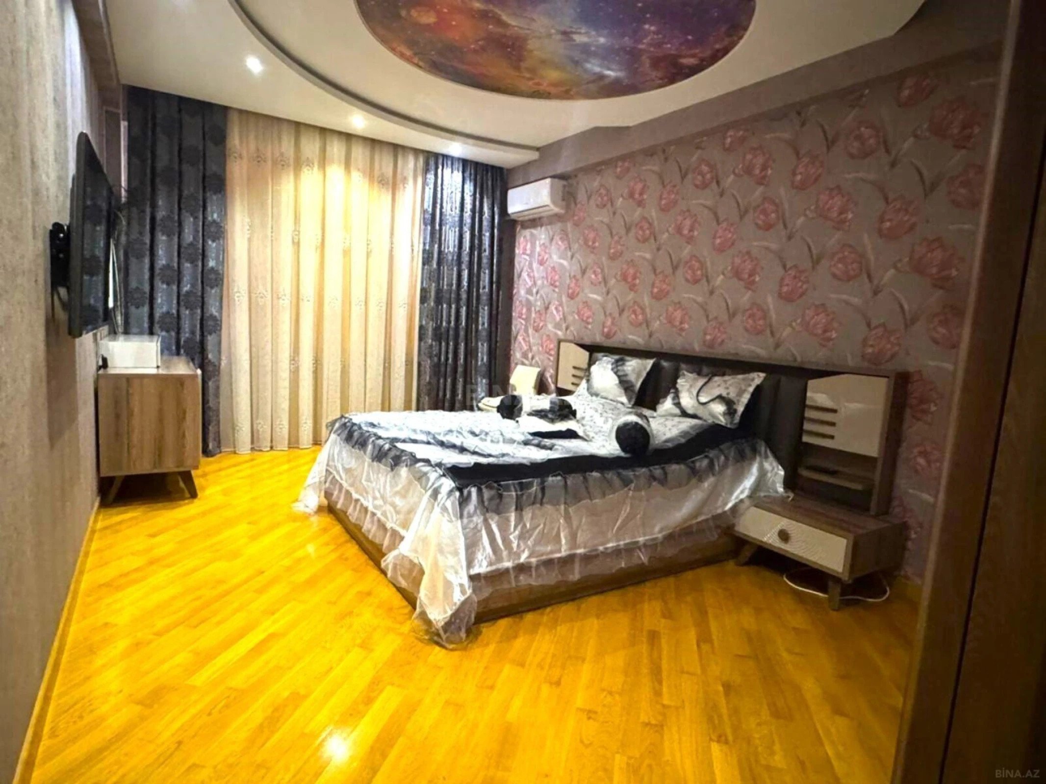 Satılır 3 otaqlı mənzil 140 m²