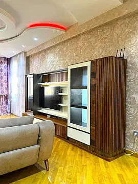 Satılır 3 otaqlı mənzil 140 m²