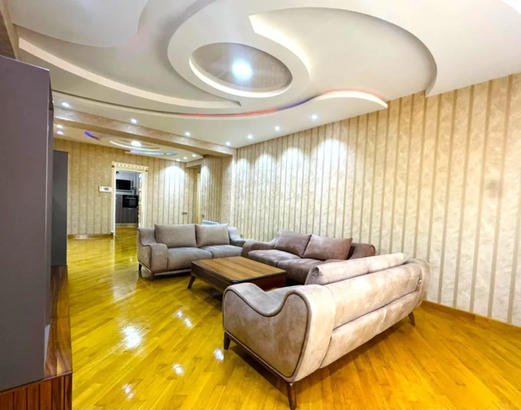 Satılır 3 otaqlı mənzil 140 m²