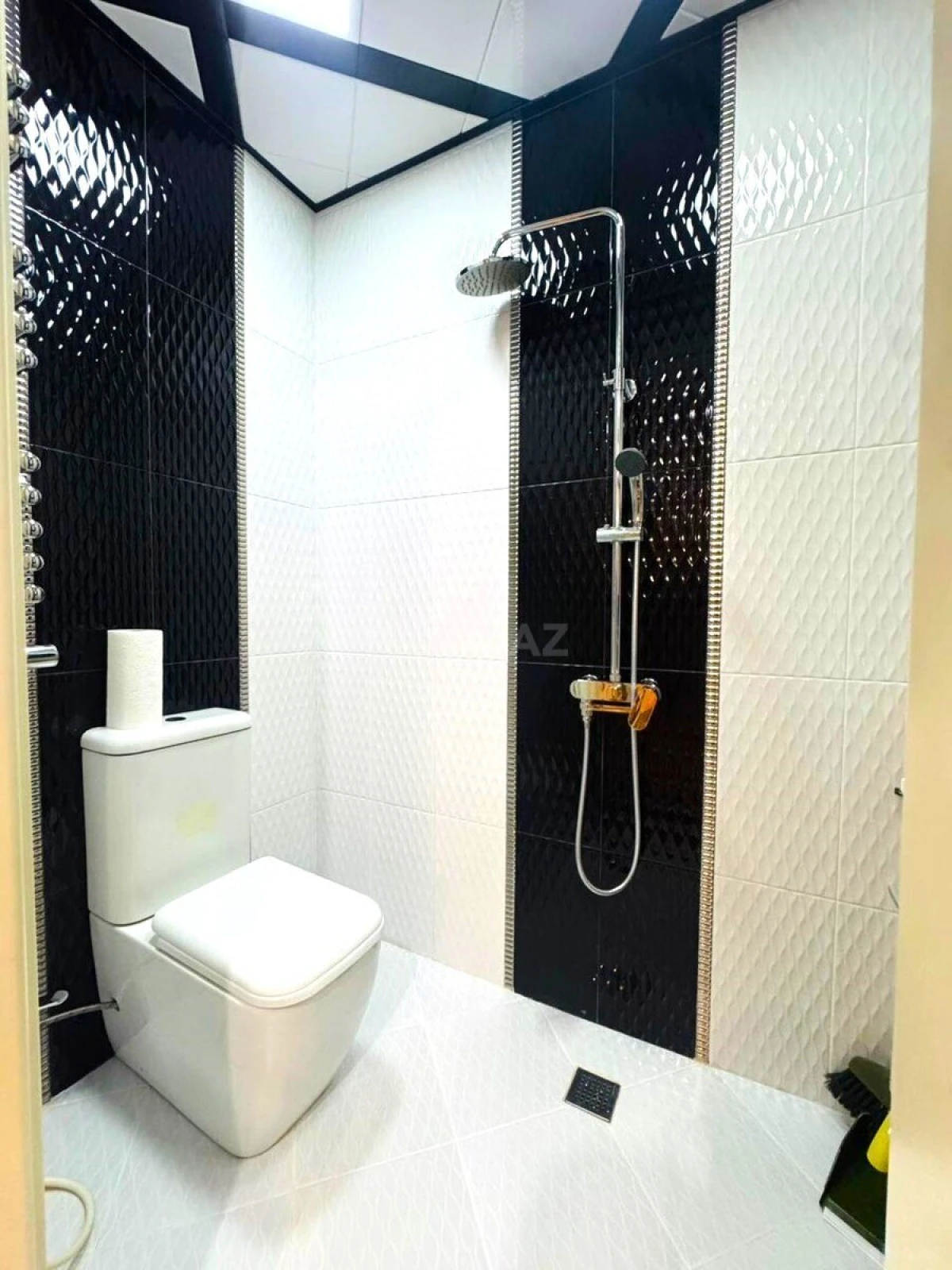 Satılır 3 otaqlı mənzil 140 m²