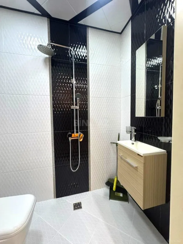 Satılır 3 otaqlı mənzil 140 m²