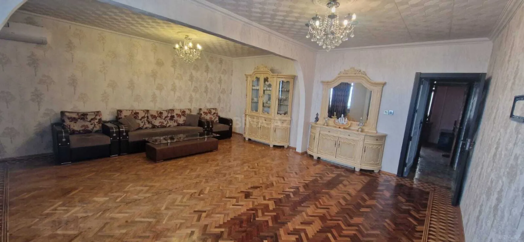 Kirayə verilir 5 otaqlı mənzil 130 m²