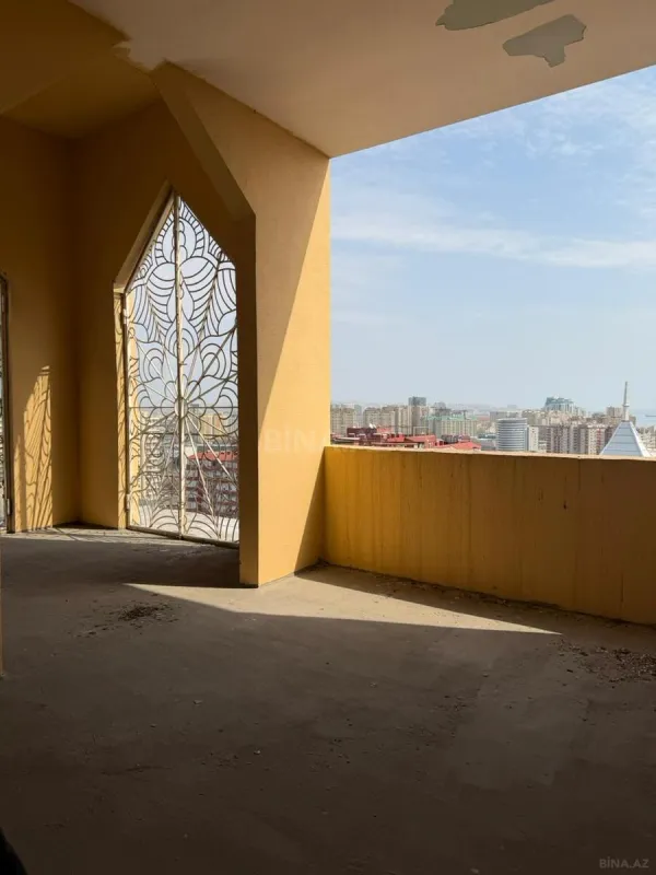 Satılır 6 otaqlı mənzil 376.8 m²